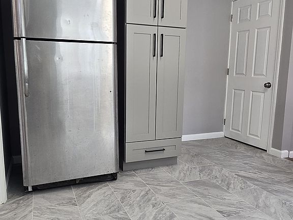 5th image of 69 Ashwood Ave #A