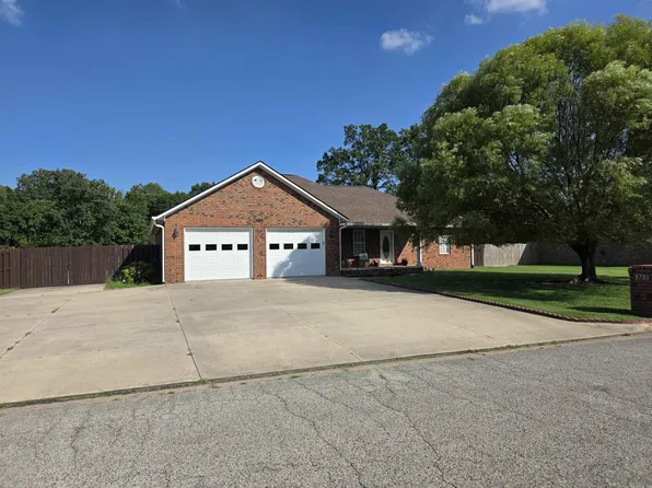 5703 S 27th St, Paragould, AR 72450