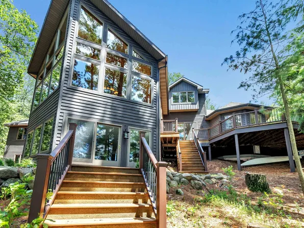 N2950 White Pine Ln, Waupaca, WI 54981