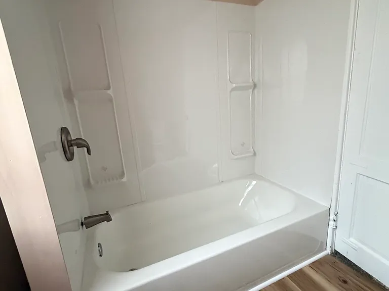 417 E North St — Photo 5