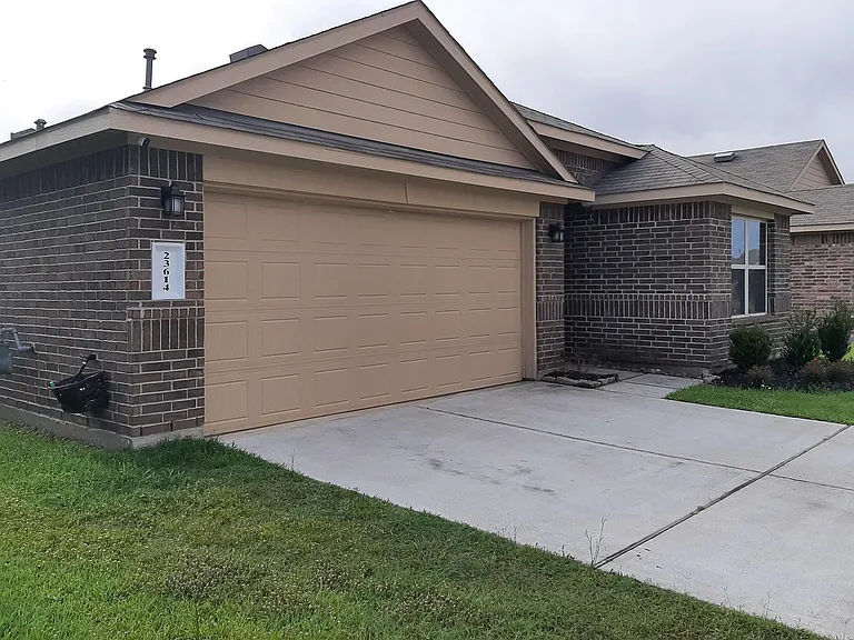 23614 Water Hickory Dr — Photo 2
