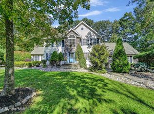 114 Hollow Dr, Stroudsburg, PA 18360