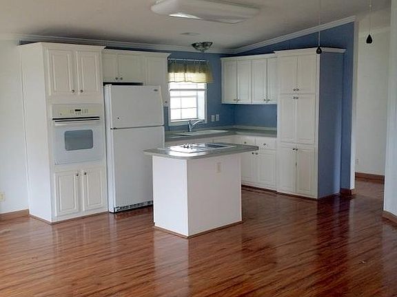 5th image of 919 Fir St