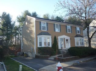 28 Buttonwood Dr, East Brunswick, NJ 08816