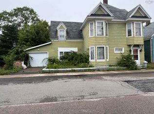 76 Pleasant St, North Sydney, NS B2A 1L5