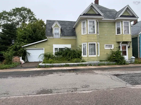 76 Pleasant St, North Sydney, NS B2A 1L5