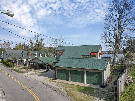 4th image of 2990 Canal Dr