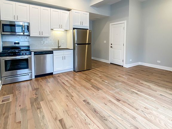 2nd image of 2107 N Sedgwick St APT 3