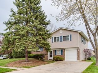 1361 Volkamer Trl, Elk Grove Village, IL 60007