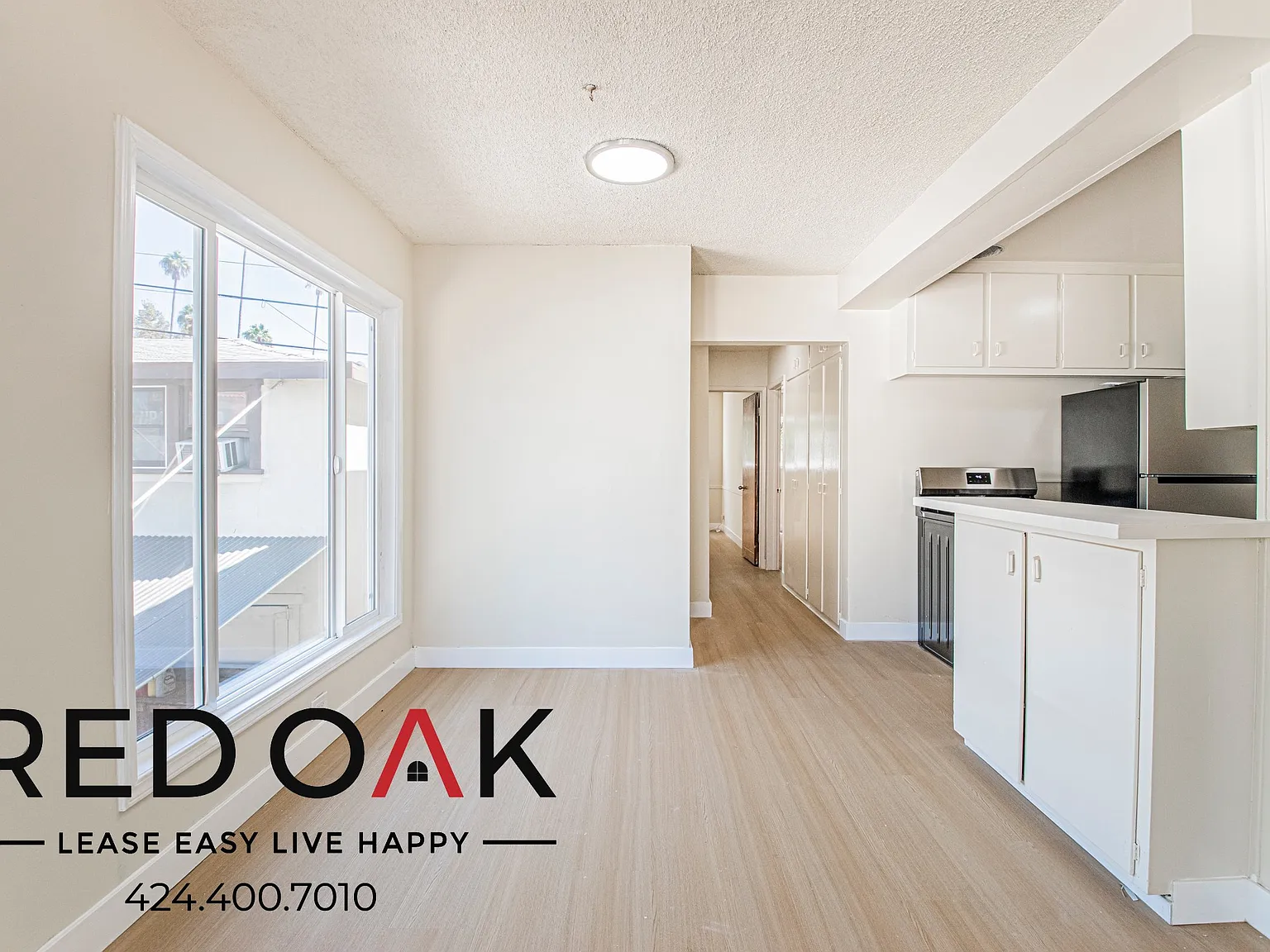 Inviting 2-Bed with Stainless Steel Appliances, Air Conditioning, On-Site Laundry and Parking Inc... — Photo 2