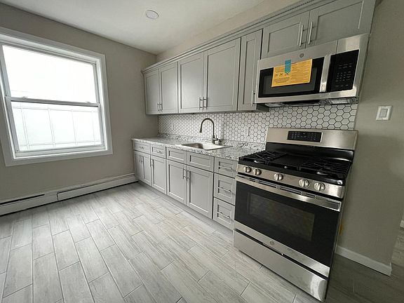 4th image of 1105 Charles St #2C