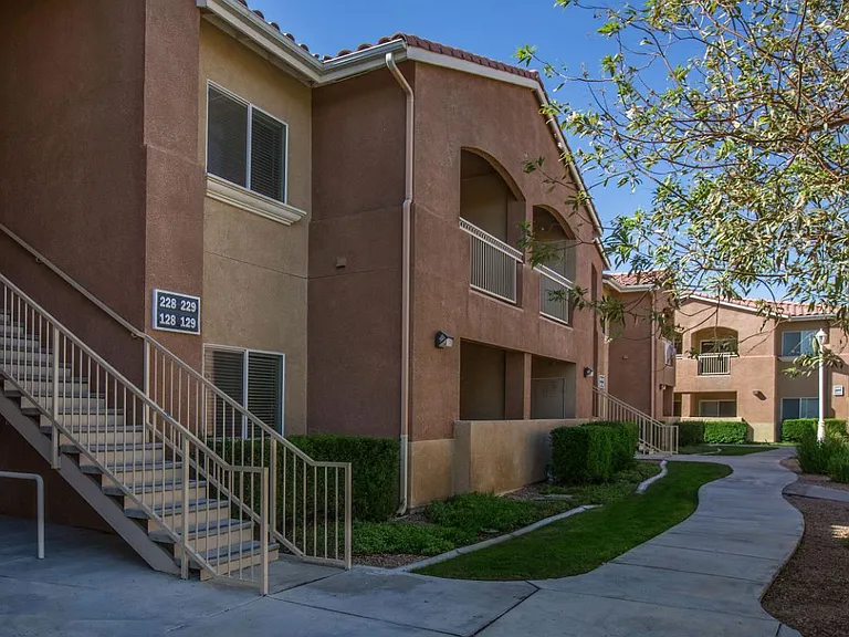 Plumtree Apartments — Photo 12