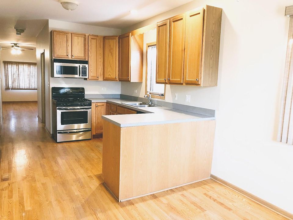 Kitchen features stainless fridge, stove/oven, microwave range hood and dishwasher