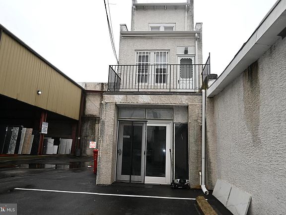 5th image of 254 E Main St