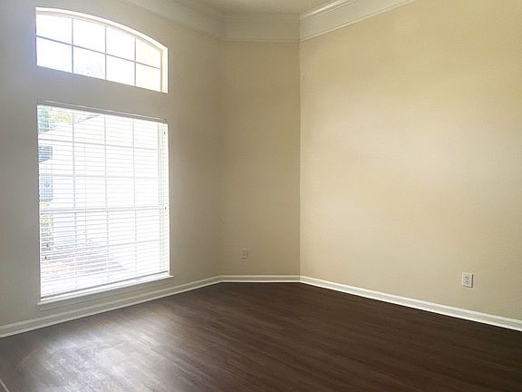 4th image of 10519 Creston Glen Cir E
