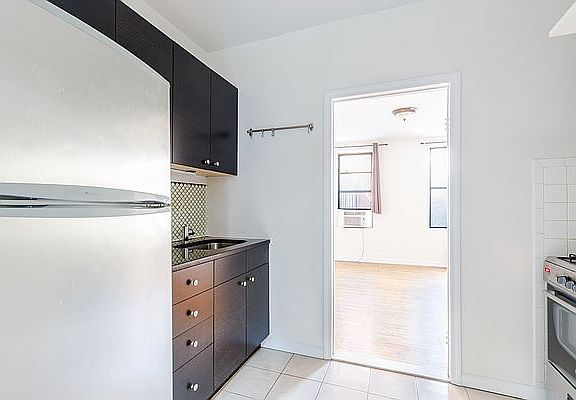 4th image of 384 Broome St APT 13