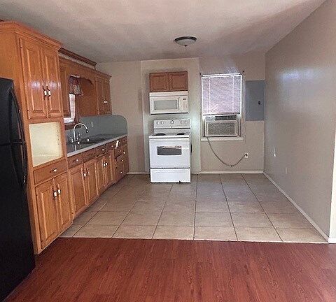 3rd image of 806 Cox Rd