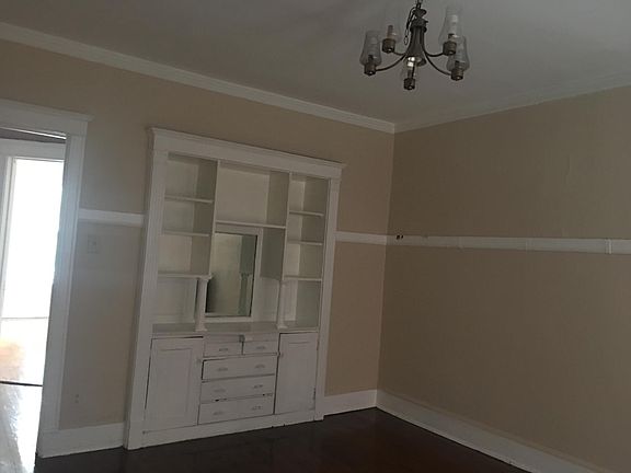 5th image of 816 W Cornelia Ave #1