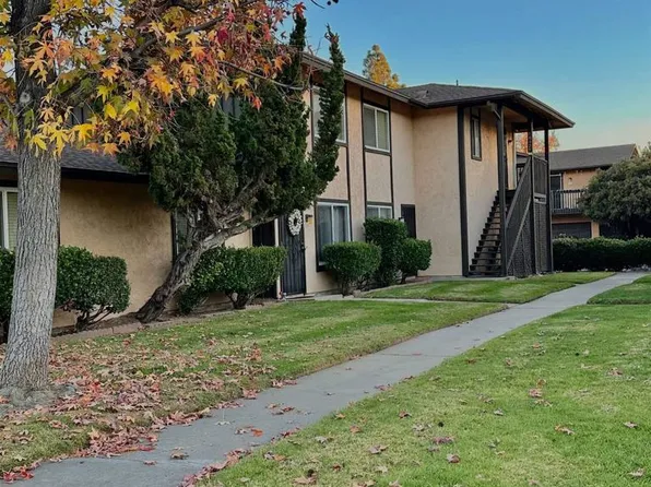 10325 Restful Ct, Santee, CA 92071