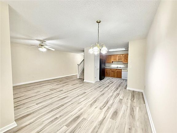 4th image of 1425 Maple Valley Ct