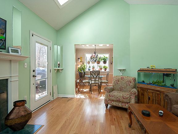 5th image of 607 Lake Lennox Dr