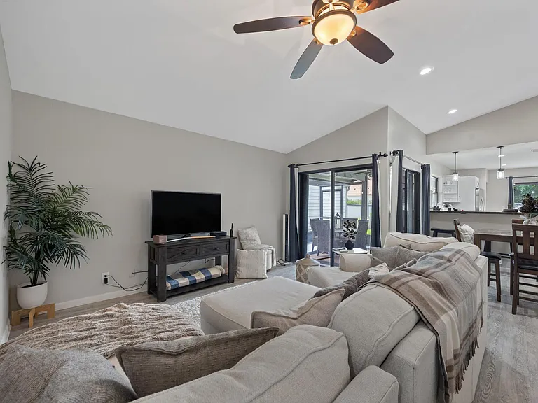 2482 Bedford Mews Dr — Photo 7