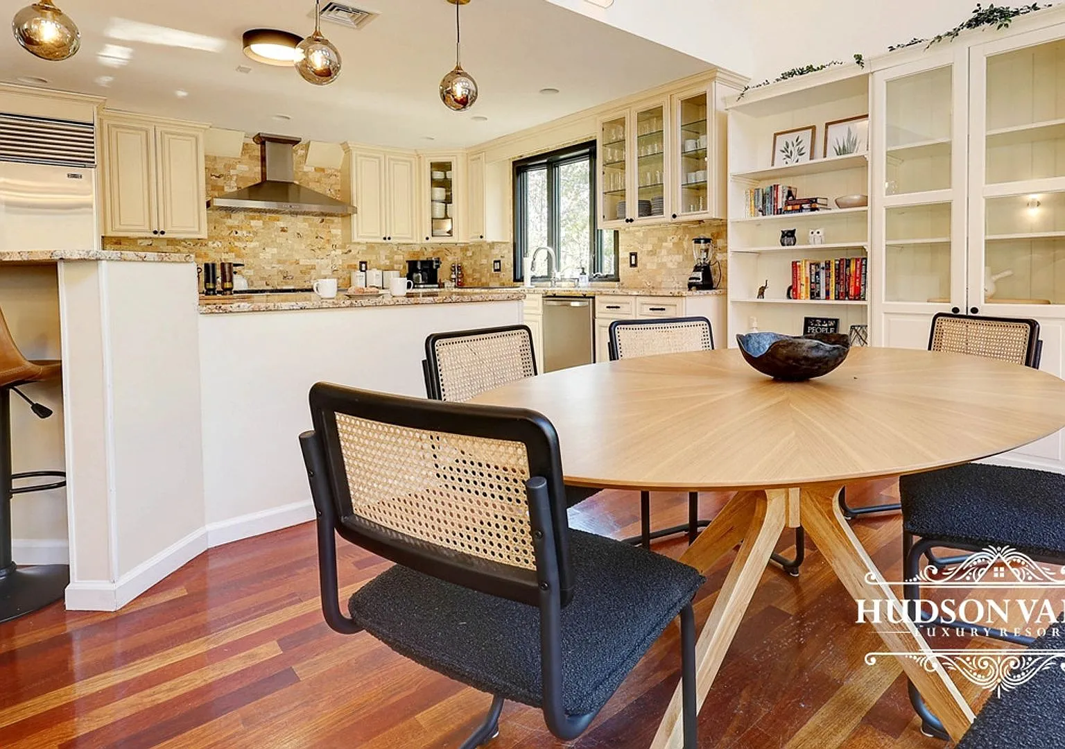 Elegant 7-Bedroom Estate in White Plains Luxury Living at Its Finest — Photo 4