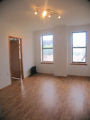 Rented by DSA Realty | media 72