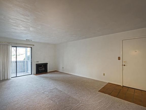 3rd image of 2401 Carriage House Ct