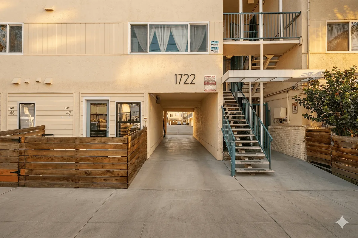 Building Photo - Oak Haus