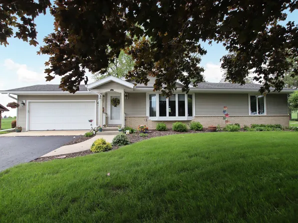 1021 Fond Du Lac St, Mount Calvary, WI 53057