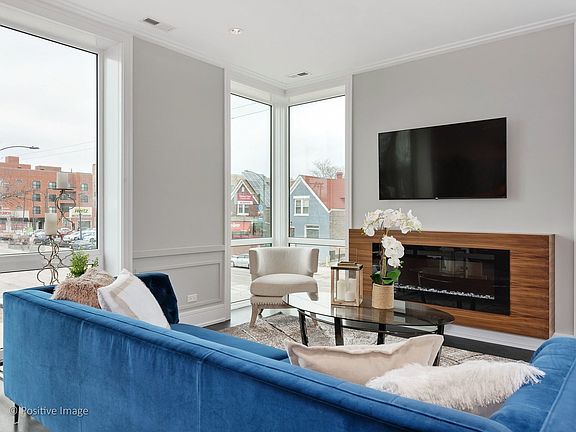 5th image of 2403 W Berenice Ave #401