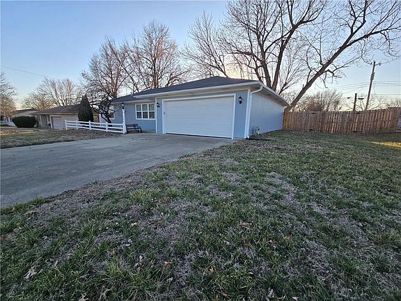 3rd image of 203 Kristine Ave