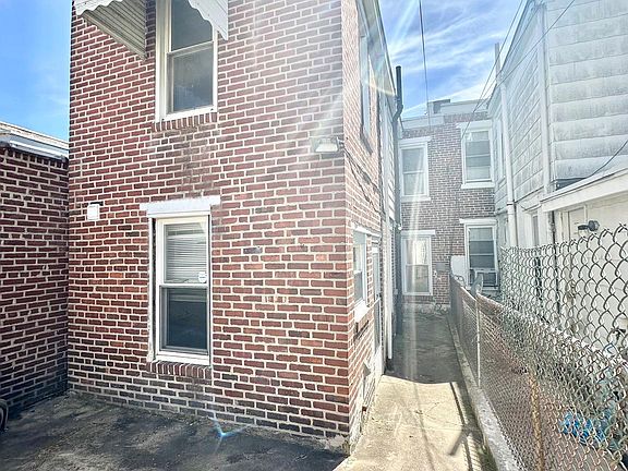 3rd image of 735 S Harrison St