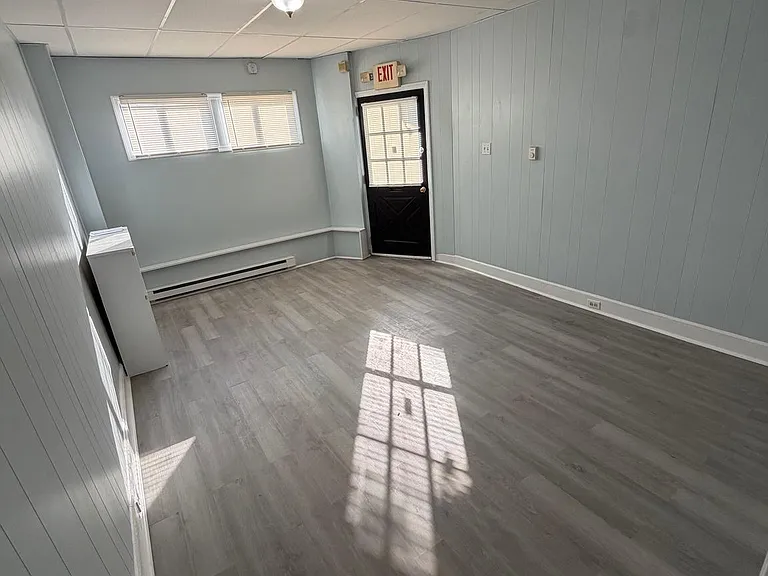 671 Long Ln #B — Photo 8