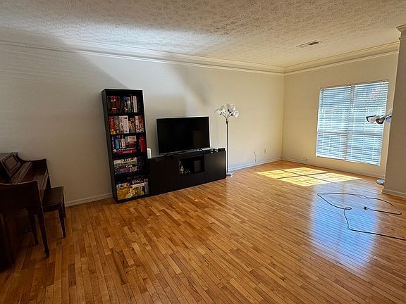 3rd image of 3635 Monticello Comm