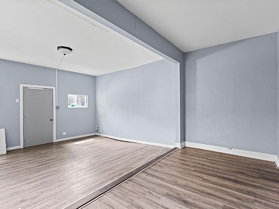 3rd image of 556 E Whittier St #558