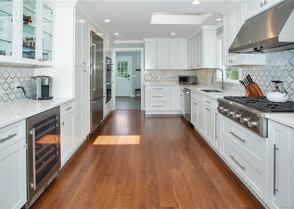1st image of 4 Foxwood Ln