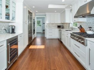 4 Foxwood Ln, Thornwood, NY 10594