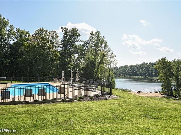5th image of 22 Orchard Ln
