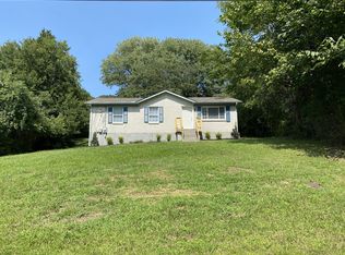 1029 Gordon Cir, Burns, TN 37029