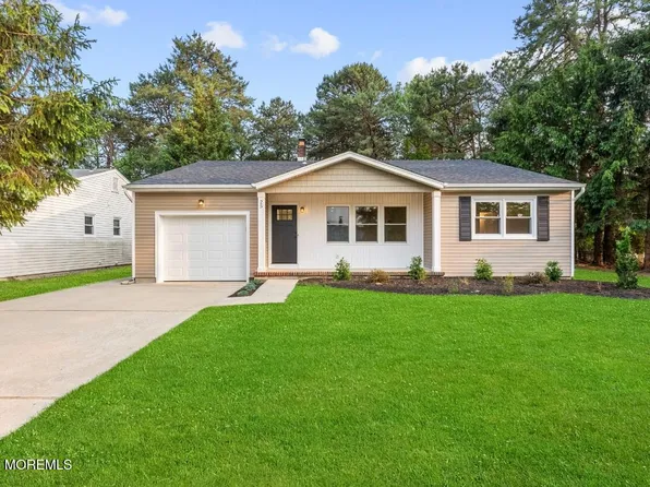 25 Bennington Drive, Toms River, NJ 08757