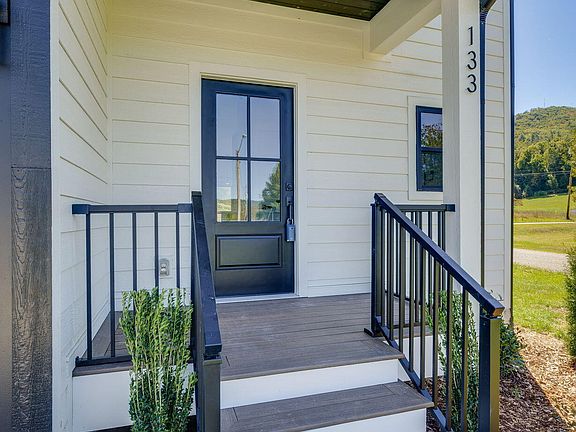 3rd image of 133 Unaka View Dr