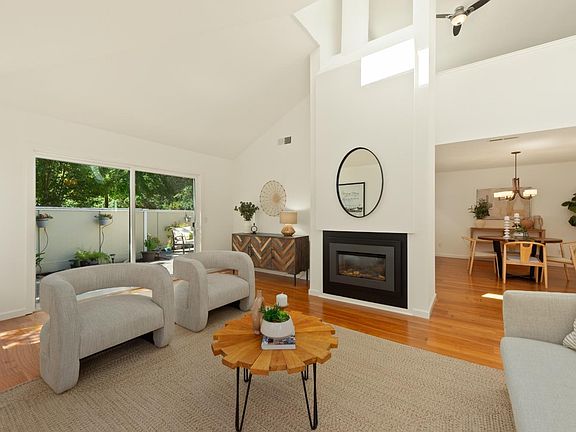 2nd image of 2328 Lakeview Drive