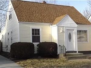 1st image of 608 Taunton Pl