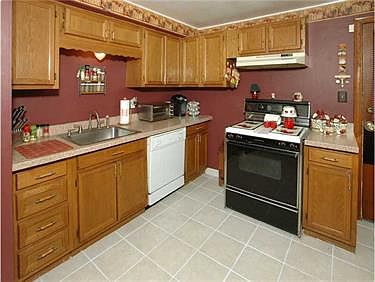 2nd image of 654 Sara Ln