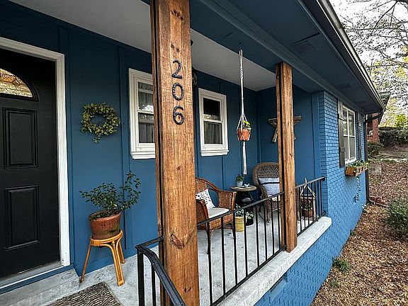 5th image of 206 Yosemite Dr