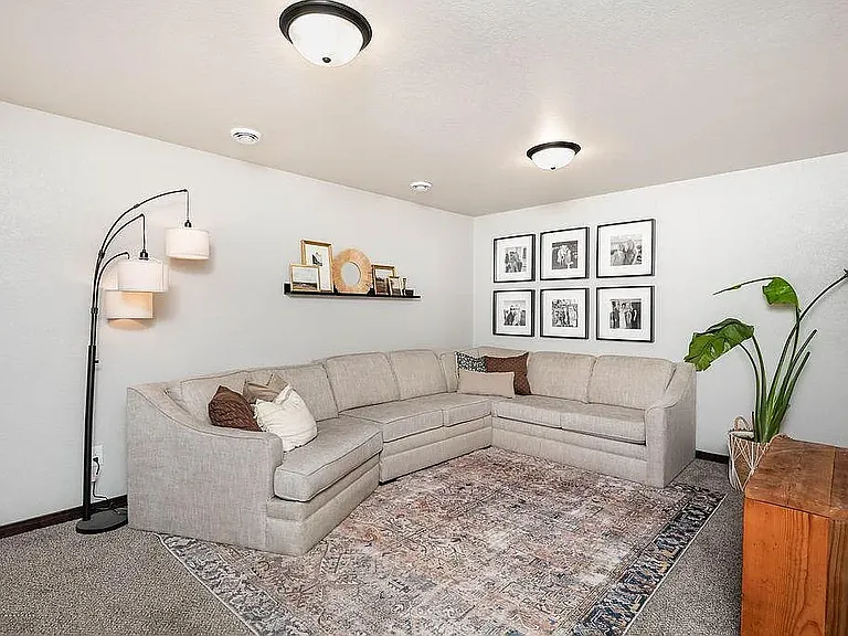 1063 Barnes Dr W — Photo 12