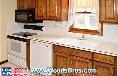 3rd image of 1010 Rosewood Dr