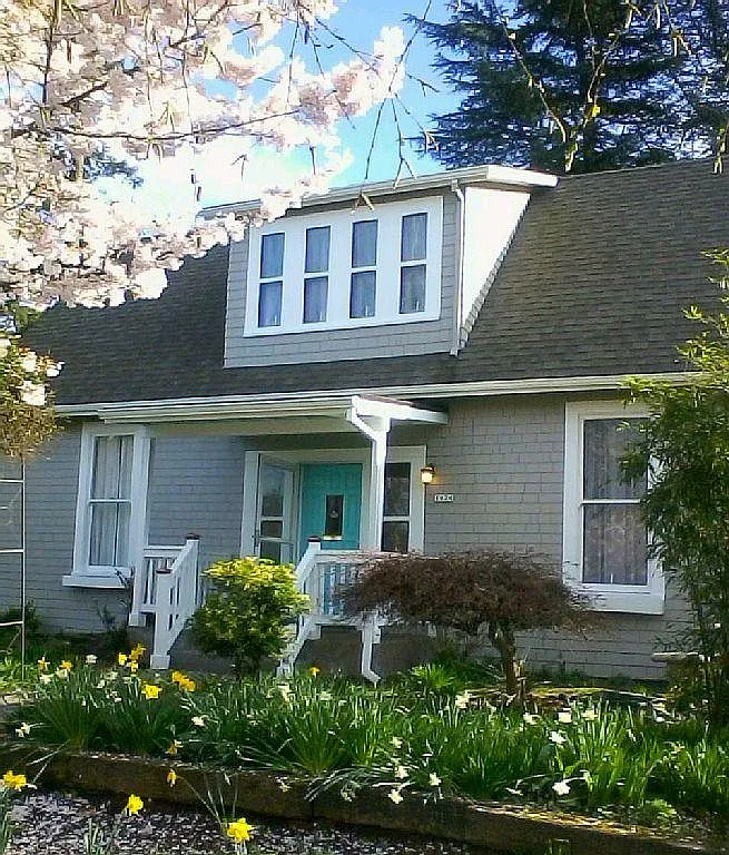 1924 17th Ave — Photo 1